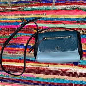 blue Kate Spade crossbody 💙